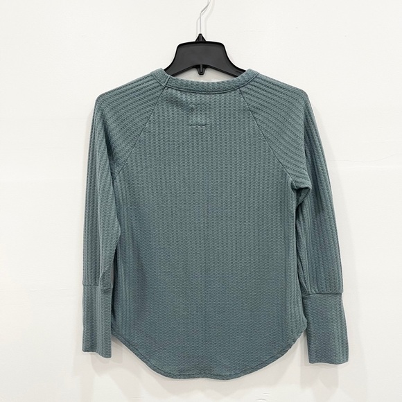 Chaser Long Button Sleeve Waffle Thermal Top XS - Picture 5 of 7